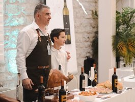 Compania de Vinos Montenegro – 4  Salon vina 14