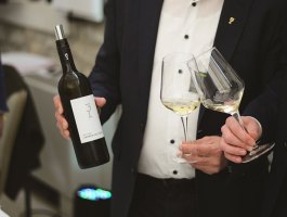 Compania de Vinos Montenegro – 4  Salon vina 6
