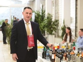 Compania de Vinos Montenegro – 4  Salon vina 7
