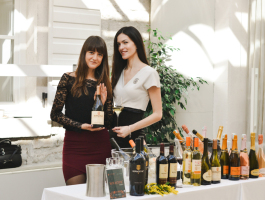 Compania de Vinos Montenegro - 5. Salon vina - 10